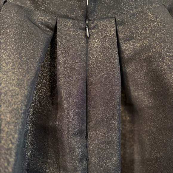 Forever 21 Women’s Black Pleated Skirt – Size 0X, Gold Shine, Pre-Owned - Picture 4 of 12